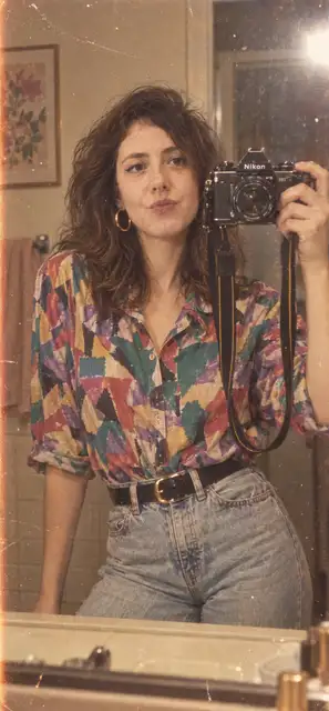 Vintage 1980s-style mirror selfie